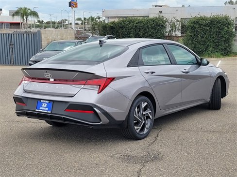 New 2025 Hyundai Elantra SEL image 5
