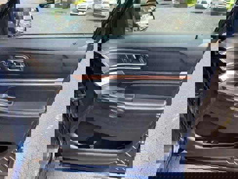 Used 2016 Ford Explorer Limited image 27