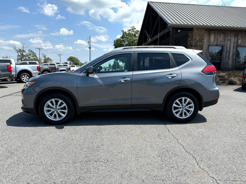 Used 2017 Nissan Rogue SV image 3
