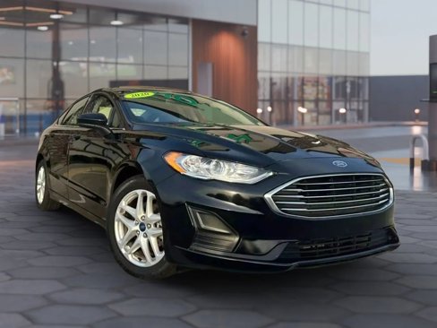 Used 2020 Ford Fusion SE image 1