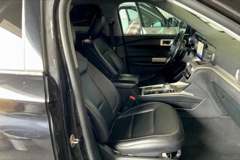 Certified 2020 Ford Explorer XLT w/ Equipment Group 202A image 8