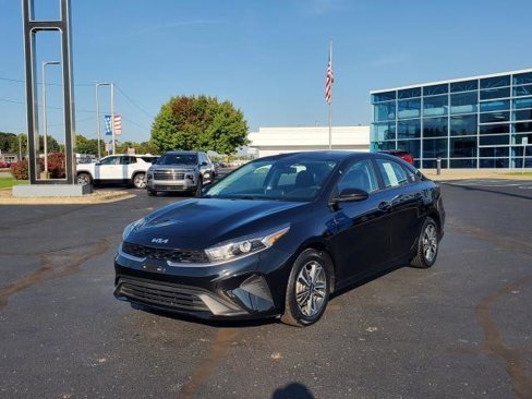 Used 2023 Kia Forte LXS image 4