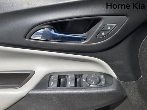 Used 2018 Chevrolet Equinox LS image 21