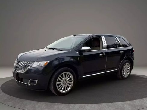 Used 2013 Lincoln MKX FWD image 3