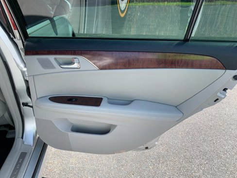 Used 2011 Toyota Avalon Limited image 17
