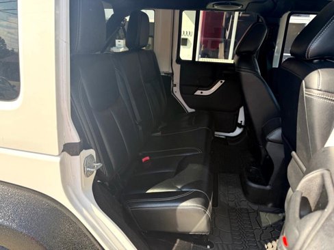 Used 2014 Jeep Wrangler Unlimited Sahara image 7