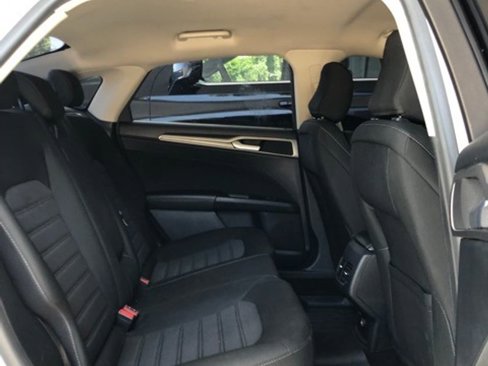Used 2020 Ford Fusion SE image 17