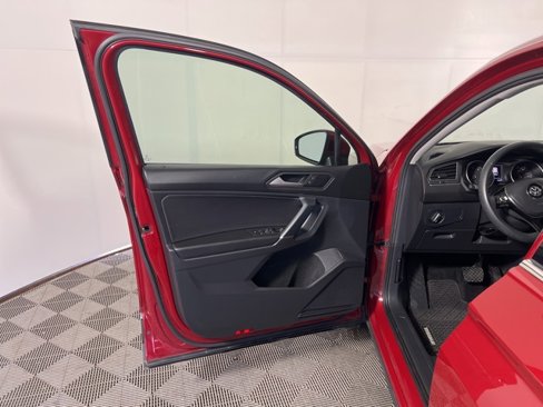Used 2020 Volkswagen Tiguan SE R-Line image 9