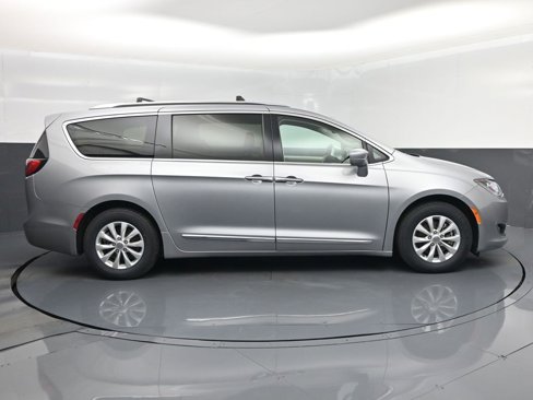 Used 2019 Chrysler Pacifica Touring-L image 26