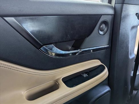 Used 2020 Lincoln Corsair Reserve image 24