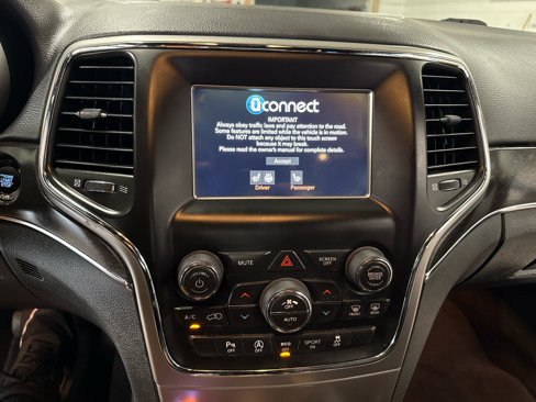 Used 2018 Jeep Grand Cherokee Limited image 16