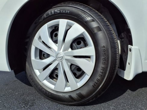 Used 2025 Nissan Versa S w/ Trunk Package image 29
