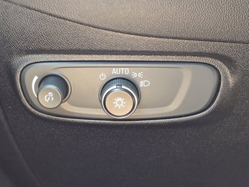 Used 2018 Chevrolet Equinox LS image 25