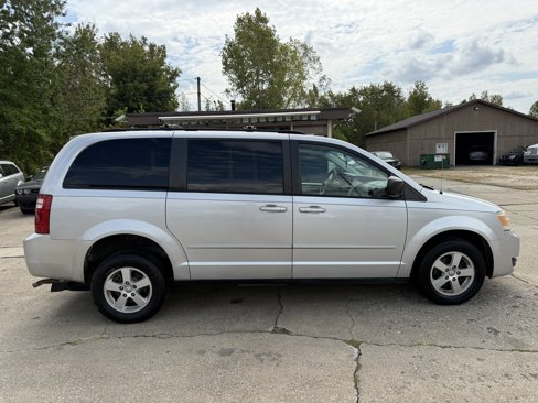 Used 2010 Dodge Grand Caravan SE image 7
