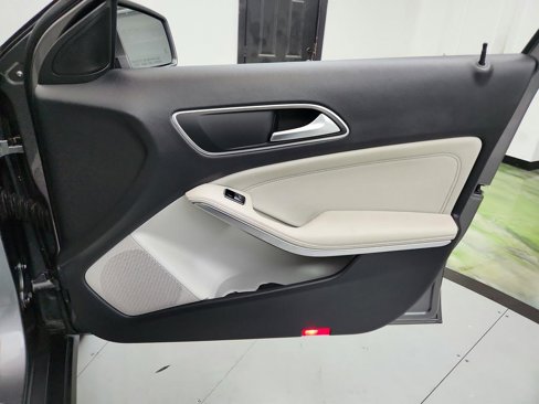 Used 2016 Mercedes-Benz GLA 250 image 27