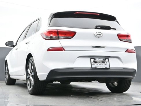 Used 2018 Hyundai Elantra GT image 44