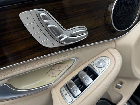 Used 2015 Mercedes-Benz C 300 Sedan image 23