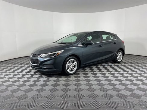 Used 2018 Chevrolet Cruze LT w/ Convenience Package image 5