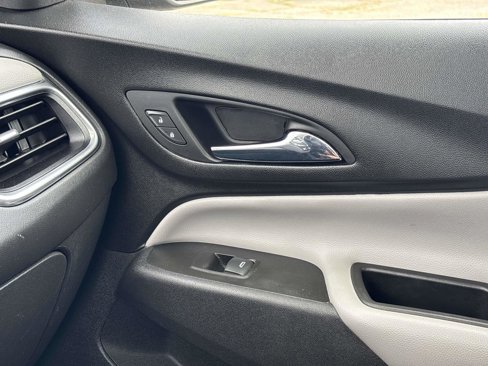 Used 2020 Chevrolet Equinox LS image 30