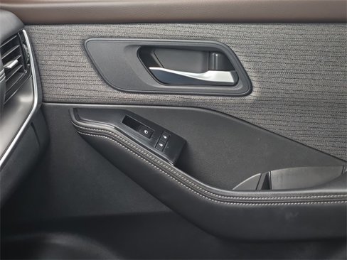 Used 2022 Nissan Rogue SV image 23