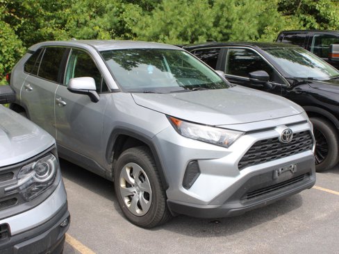 Used 2022 Toyota RAV4 LE image 3