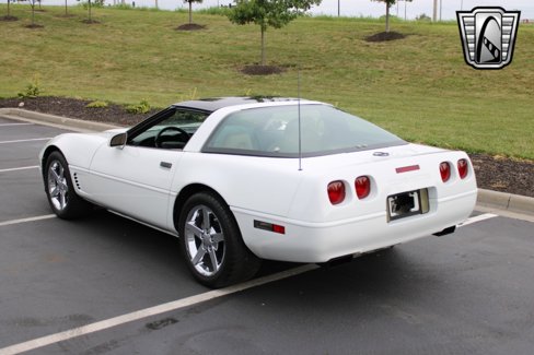 Used 1996 Chevrolet Corvette Coupe image 3