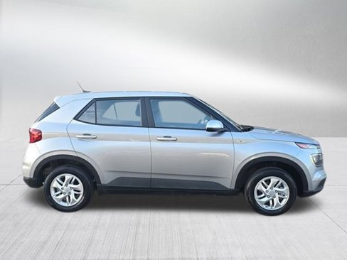 New 2025 Hyundai Venue SE image 4