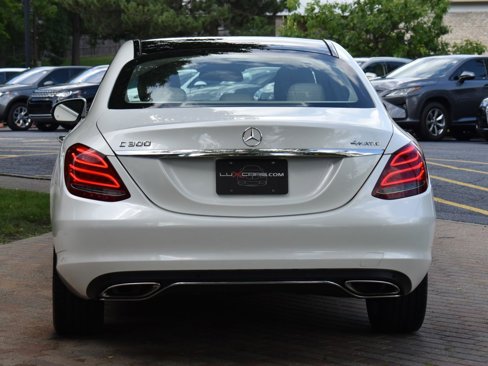Used 2015 Mercedes-Benz C 300 4MATIC Sedan w/ Driver Assistance Package image 11
