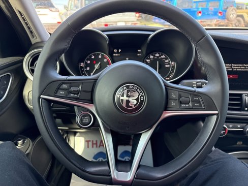 Used 2018 Alfa Romeo Giulia image 29