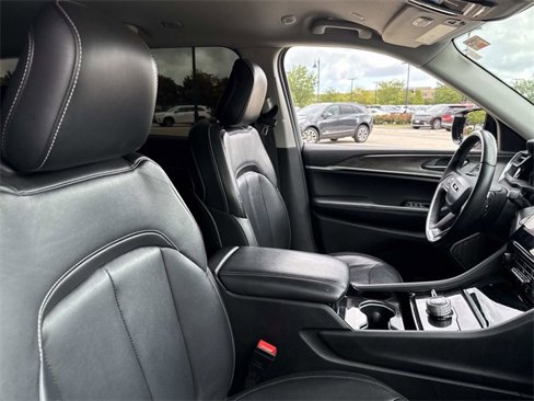 Used 2022 Jeep Grand Cherokee L Limited image 4