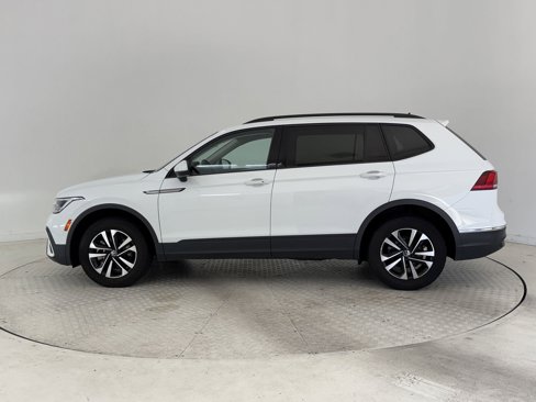 Used 2022 Volkswagen Tiguan S image 2