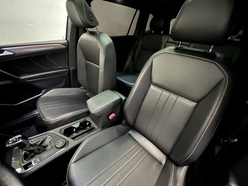 Used 2022 Volkswagen Tiguan SE R-Line image 11