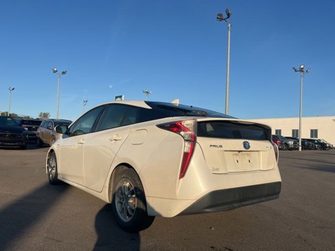 Used 2016 Toyota Prius Four image 3