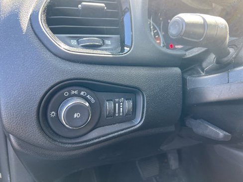 Used 2016 Jeep Renegade Latitude image 31