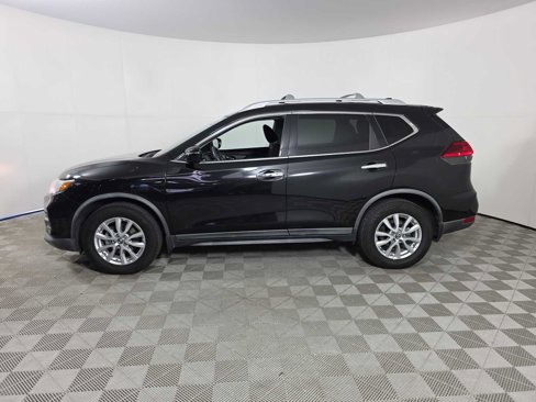 Used 2017 Nissan Rogue SV image 4