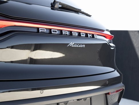 Used 2025 Porsche Macan image 31