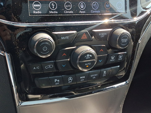 Used 2019 Jeep Grand Cherokee Limited w/ Luxury Group II image 22