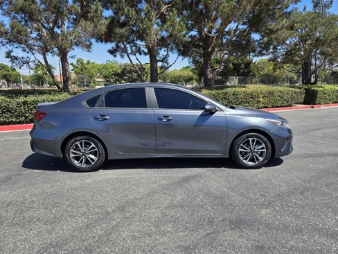 Used 2022 Kia Forte LXS w/ LXS Technology Package image 2