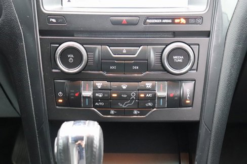 Used 2018 Ford Explorer XLT w/ Equipment Group 202A image 23