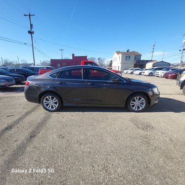 Used 2016 Chrysler 200 Limited image 3