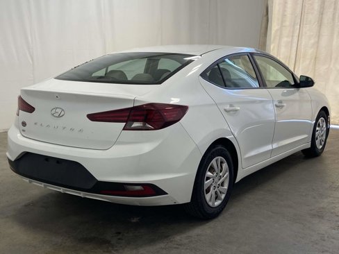 Used 2019 Hyundai Elantra SE image 3