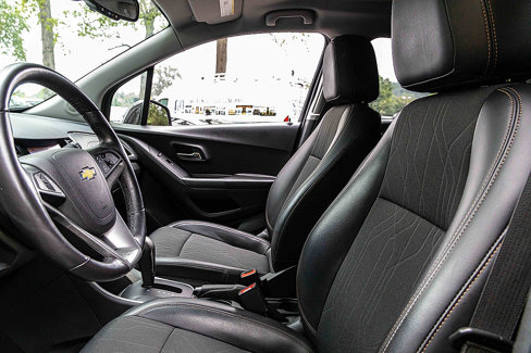 Used 2022 Chevrolet Trax LT w/ LT Convenience Package image 8