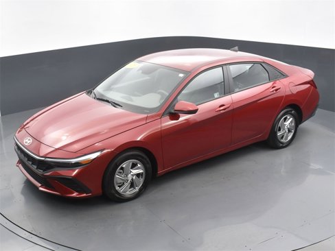 Certified 2025 Hyundai Elantra SE image 19