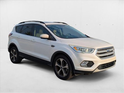 Used 2018 Ford Escape SEL image 3