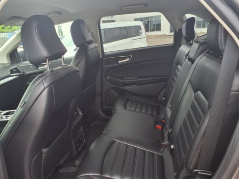 Used 2023 Ford Edge SEL w/ Convenience Package image 9