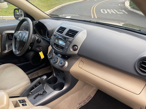 Used 2011 Toyota RAV4 4WD image 30