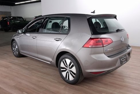 Used 2016 Volkswagen e-Golf SEL Premium w/ Driver Assistance Package image 7