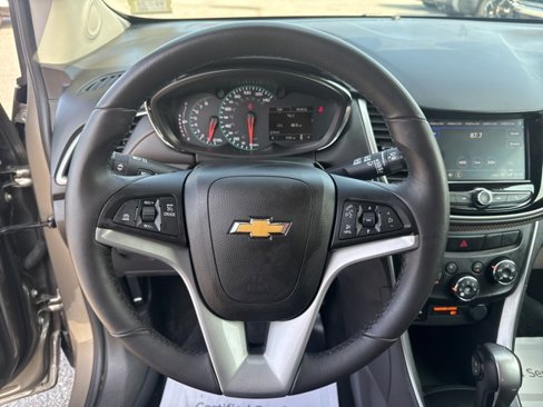 Used 2022 Chevrolet Trax LT w/ Sport Edition image 12