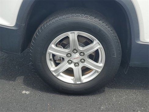 Used 2017 GMC Acadia SLE image 7