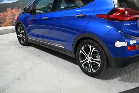 Used 2017 Chevrolet Bolt Premier w/ Driver Confidence II Package image 8